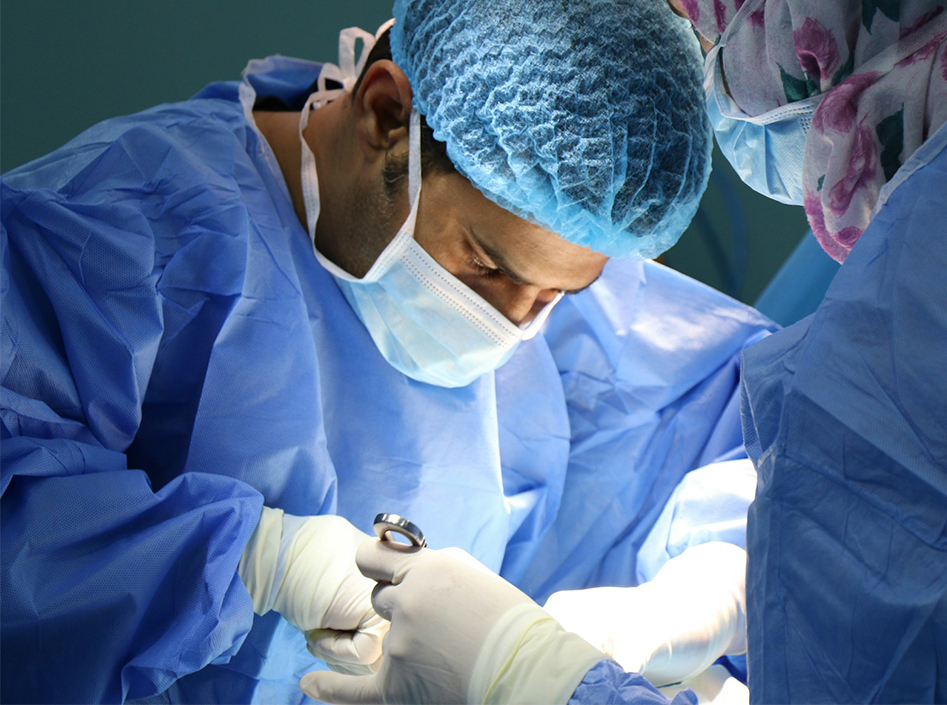 Применение хирургических инструментов